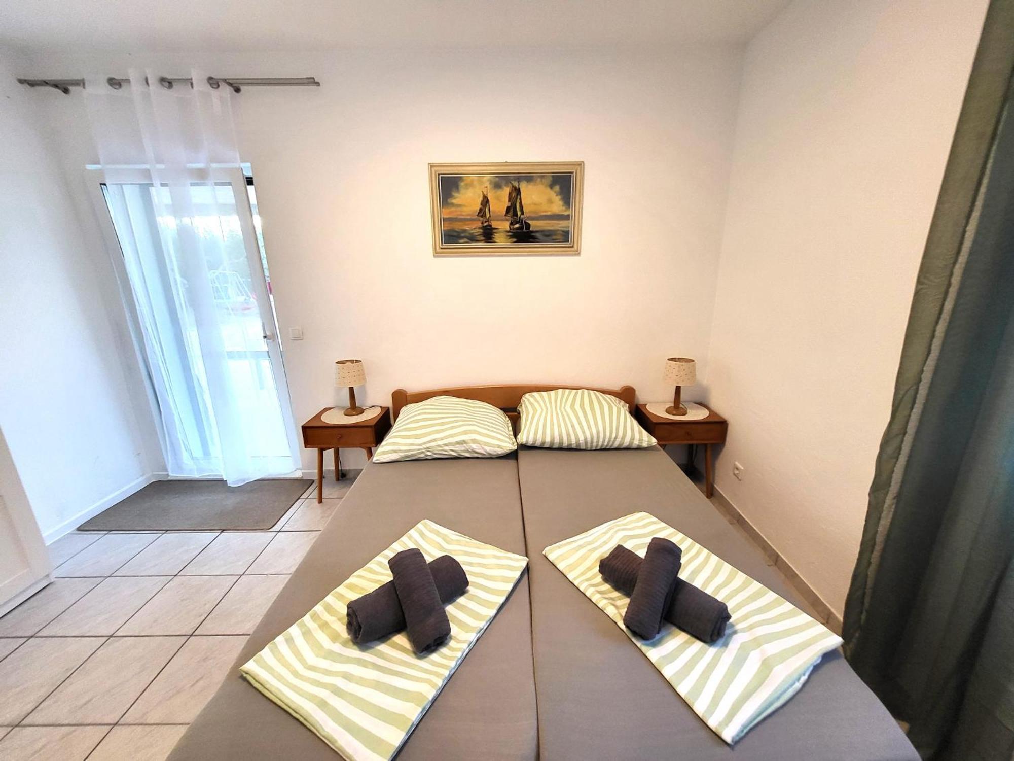Apartments Pitve Jelsa  Exterior photo